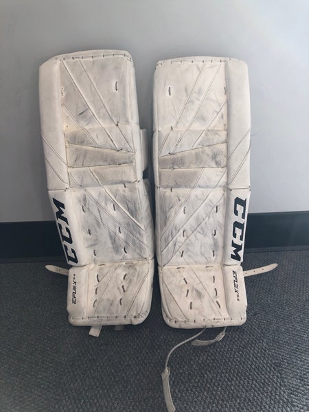 28"+1 Junior CCM Extreme Flex E5.5 Goalie Leg Pads (Used)