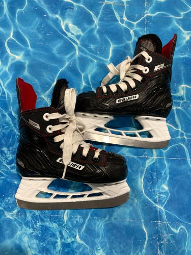Youth Bauer NS Hockey Skates Regular Width 10 (Used)