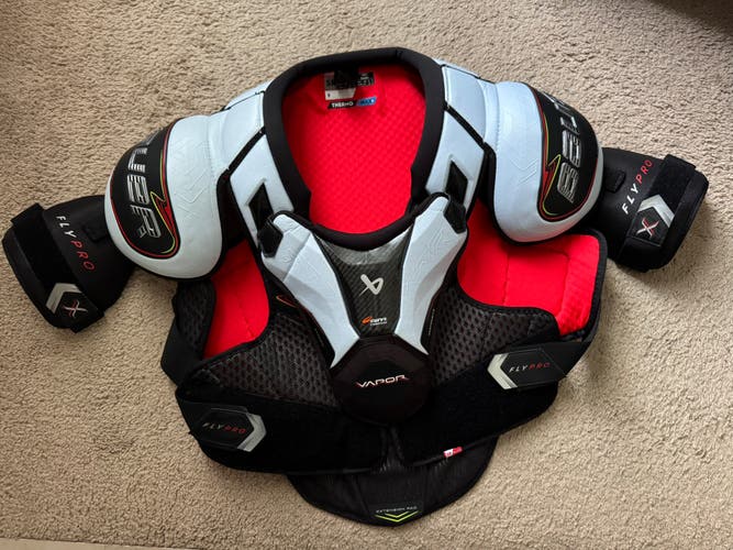 XL Senior Bauer Vapor Flypro Shoulder Pads (Used)