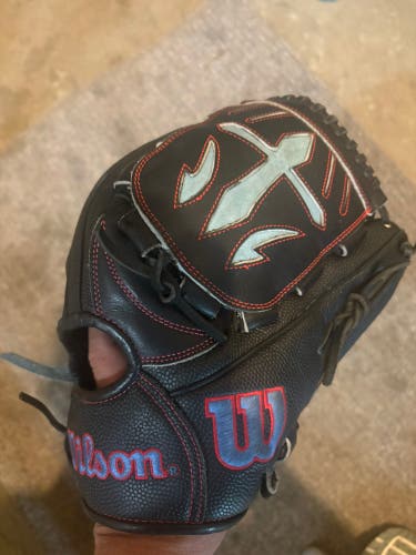 Wilson A2000 B23 RH Pitcher's Baseball Glove 12" (Used)