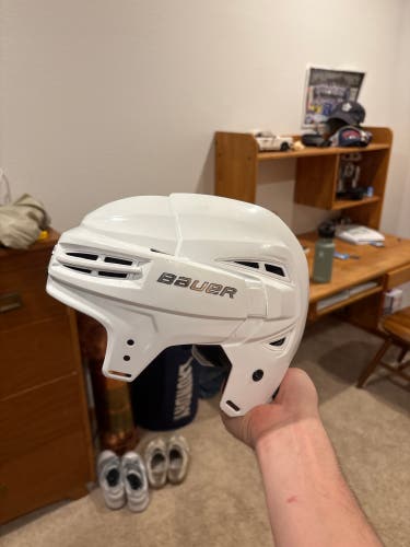 Medium Bauer Re-Akt 100 Helmet (Used)