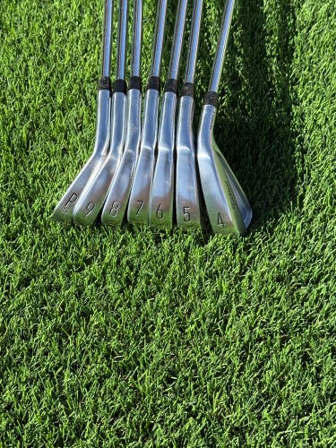 Men's Titleist T100 2023 Right Handed Iron Set Stiff Flex Steel Shaft