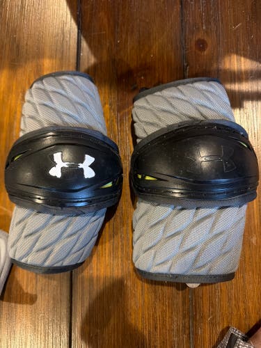 Large Youth Under Armour Arm Pads (Used)