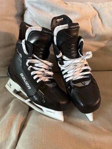 Black 2024 Bauer Supreme Shadow Hockey Skates Regular Width 9 (New)