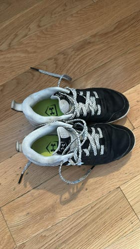 Kid's 13K (Little Kids) Youth Under Armour High Top Molded Cleats (Used)