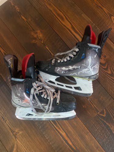 2021 Bauer Vapor Hyperlite Hockey Skates Regular Width 6.5 (Used)