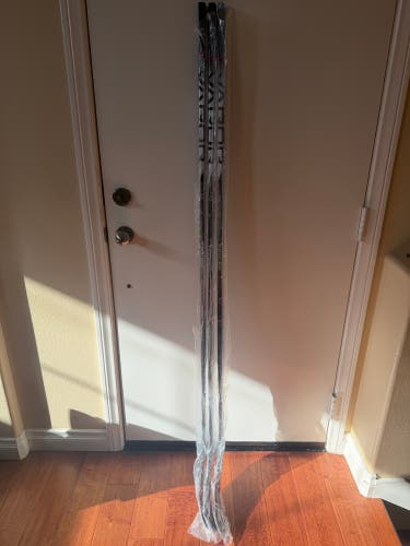 3 Brand New Bauer Vapor Team RH Stick P28 77 Flex Pro Stock