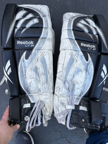 White 28" Junior Reebok L7 Jr Goalie Leg Pads (Used)