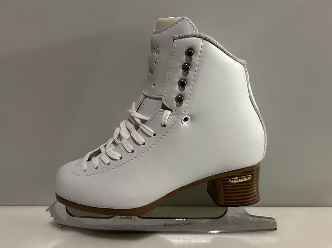 New Jackson Ultima Freestyle Women’s Figure Skate - Size 6 R NIB