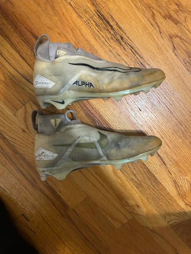 Men's Size M 10.5 (W 11.5) Nike Alpha Menace Elite Mid Top (Used)