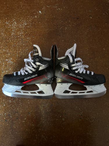 2021 Bauer Vapor 3X Hockey Skates Regular Width Size 4.5 (Used)
