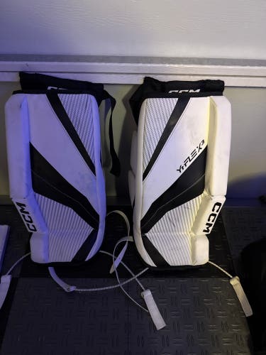 20" CCM YTFLEX 3 Goalie Leg Pads (Used)