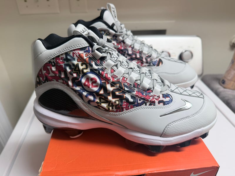 Men's Size M 9.5 Nike jackie robinson 42 Molded Cleats (New)