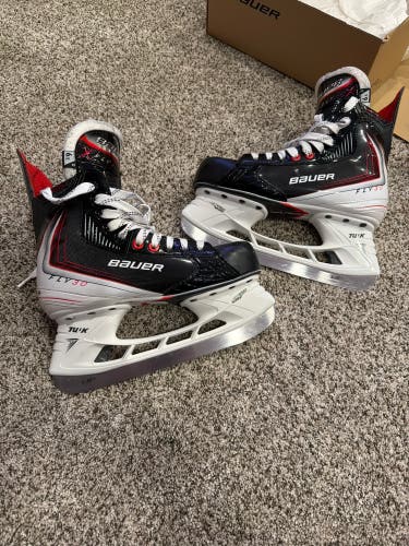 2025 Bauer Vapor Fly30 Hockey Skates 6.5 (Used)