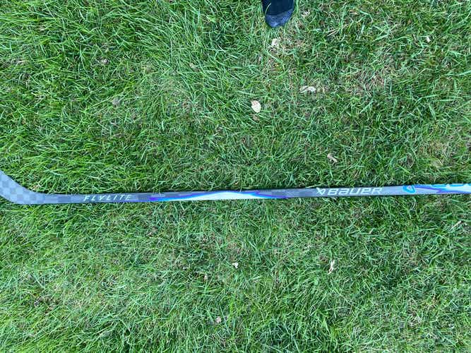 Senior Bauer Vapor Flylite Right Handed Hockey Stick P88 87 Flex