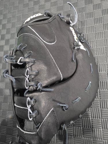 Wilson RH First Base A2000 Baseball Glove 12.5"