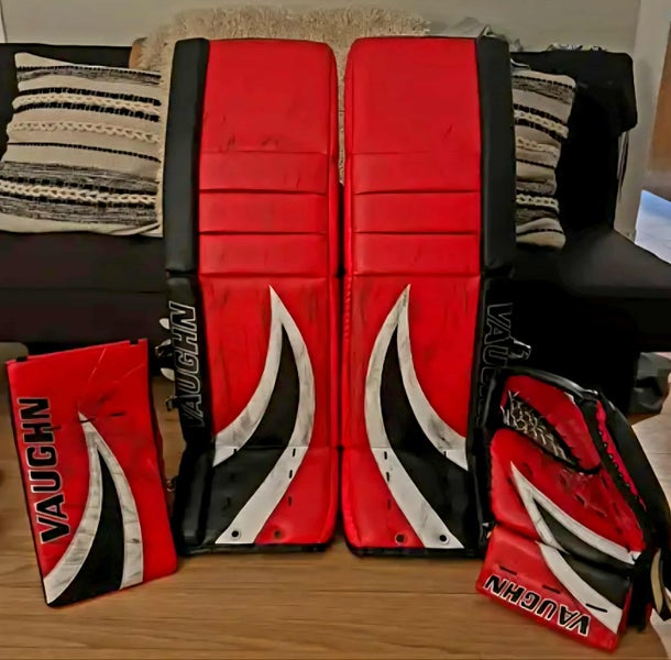 34" Vaughn V9 Pro Carbon Regular Goalie Full Set (Used)
