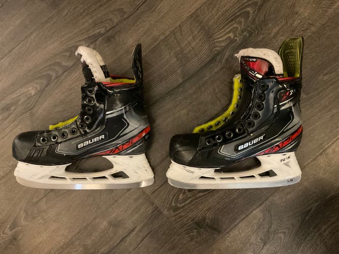 USED Bauer Vapor X2.9 Skates 4 D (Junior/INT) Fit 2