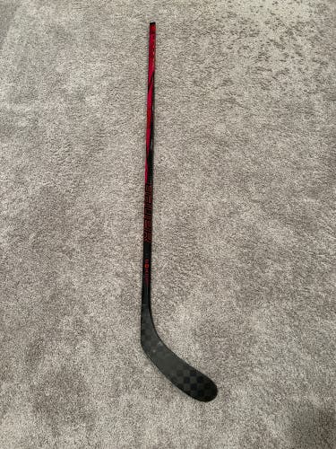 Senior Bauer Twitch Right Handed Hockey Stick P28 70 Flex (Used)