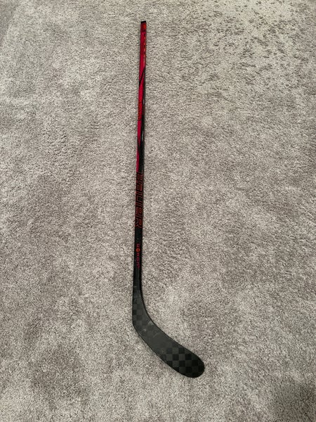 Senior Bauer Twitch Right Handed Hockey Stick P28 70 Flex (Used)