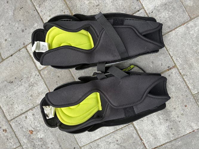 Junior Warrior Alpha DX Pro 13" Shin Pads (Used)