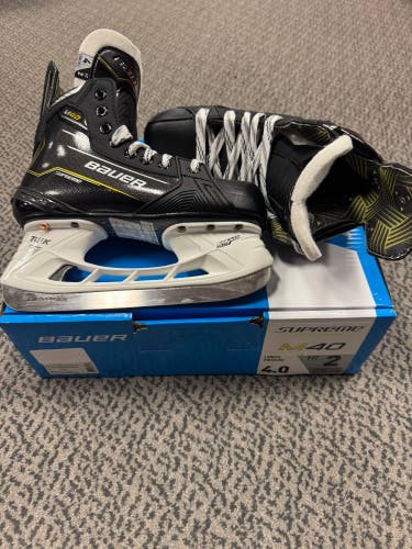 Bauer Supreme M40 Hockey Skates Size 4 (New) Fit 2