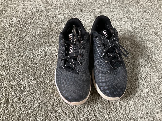 Black Kid's 1Y (Big Kids / Youth) Youth Under Armour Low Top Molded Cleats (Used)