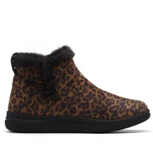 Clarks Breeze Winter Boots Women's Leopard Print Faux Fur Lined Round Toe MEW484