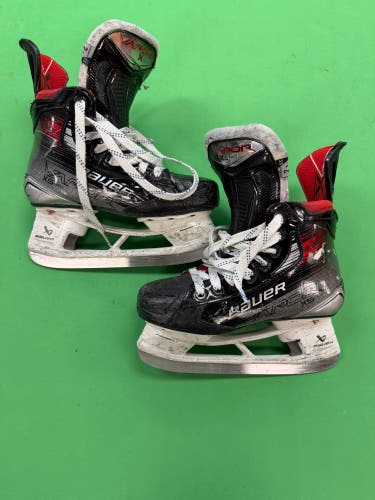 Junior Bauer Vapor X5 Pro Hockey Skates Size 2.5 (Used)