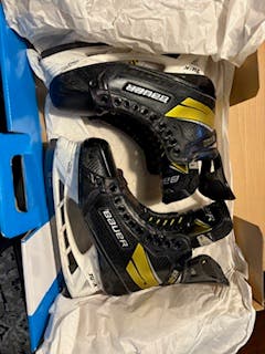 Bauer Supreme Ultrasonic Hockey Skates 9 (Used)
