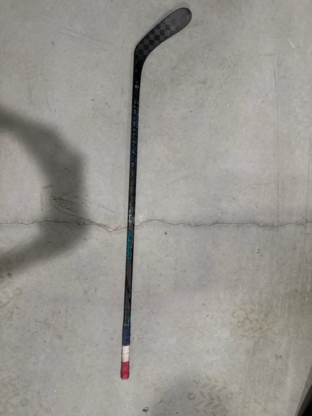 Junior Bauer Twitch Right Handed Hockey Stick P28 40 Flex (Used)