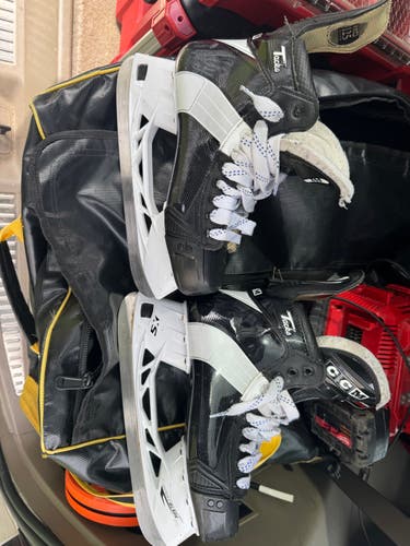 Black/White 2024 CCM Tacks 652 Hockey Skates Regular Width 8 (Used)