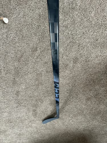 Senior CCM Ribcor Trigger 10 Pro Right Handed Hockey Stick P28 70 Flex (New)