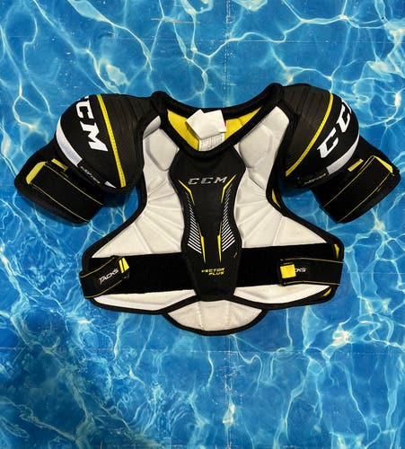 Small Junior CCM Vector Plus Shoulder Pads (Used)