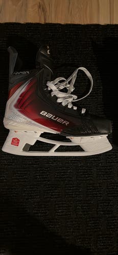 Red 2023 Bauer Vapor Hyperlite 2 Hockey Skates Regular Width 9.5 (New) with blades