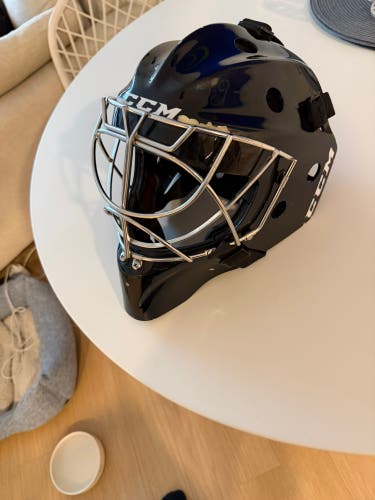 Senior Small CCM 9000 Goalie Mask (Used)