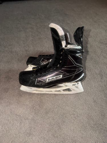 Black 2016 Bauer Supreme 1S Hockey Skates Extra Wide Width 7 (Used)