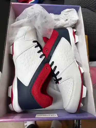 White Women's Mid Top Molded Cleats (New)