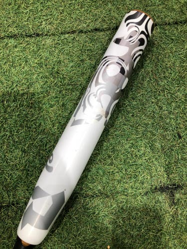 2023 DeMarini Whisper Composite Bat (-10) Composite 22 oz 32" (Used)
