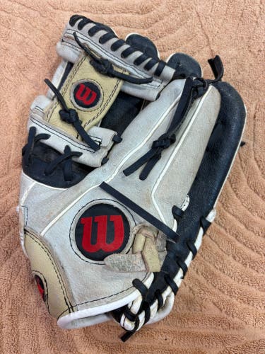 Wilson A450 RH Baseball Glove 11.5" (Used)