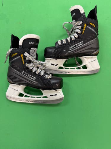 Junior Bauer Supreme 150 Hockey Skates Regular Width Size 1 (Used)