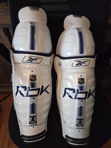 Reebok 7K 15" Shin Pads (Used - LIKE NEW))