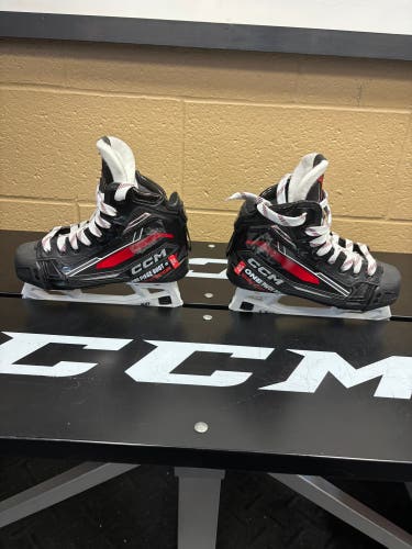 CCM EFlex 6.9 Hockey Goalie Skates Size 2 (New)