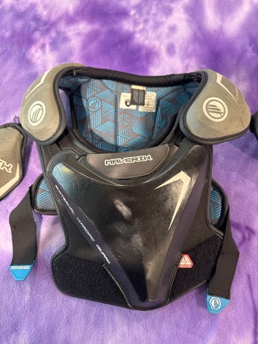 Small Youth Maverik Charger Shoulder Pads (Used)