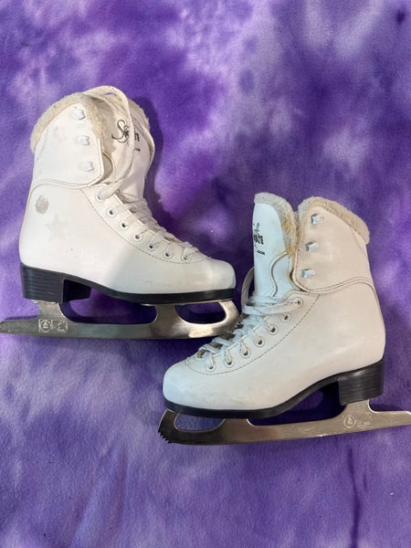 White Jackson Soft Skate Figure Skates Junior 2 (Used)