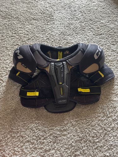 Medium Junior CCM Tacks AS 580 Shoulder Pads (Used)