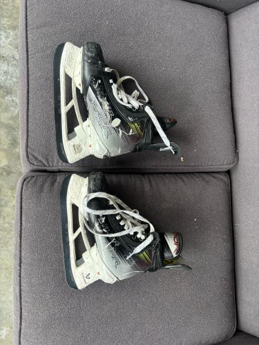 2025 Bauer Vapor Hyperlite 2 Hockey Skates Size 6.5 (Used)