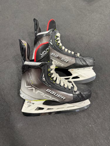 Bauer Vapor Hyperlite Hockey Skates Size 8