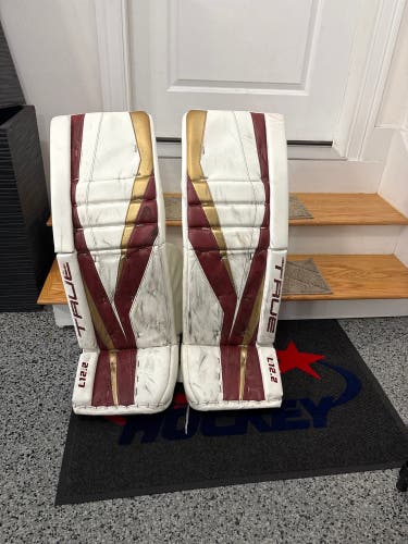 35" True L12.2 Goalie Leg Pads (Used)