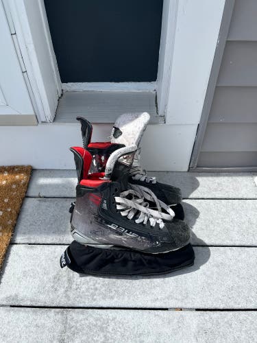 Black 2023 Bauer Vapor X5 Pro Hockey Skates Size 5.5 (Used)